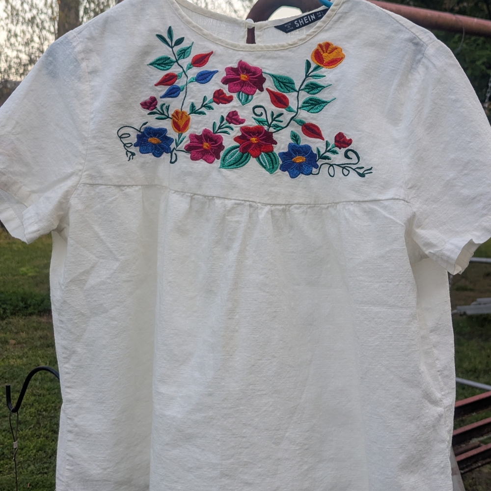 SHEIN White Short-Sleeve Top with Multicolor Floral Embroidery